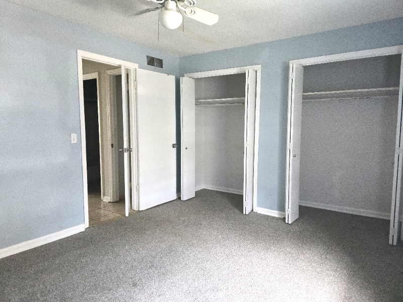 3815 Parklane Dr - Photo 6 of 17