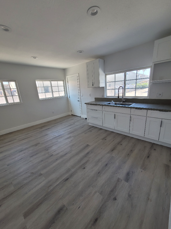 1523 E 1st St - Photo 2 of 11