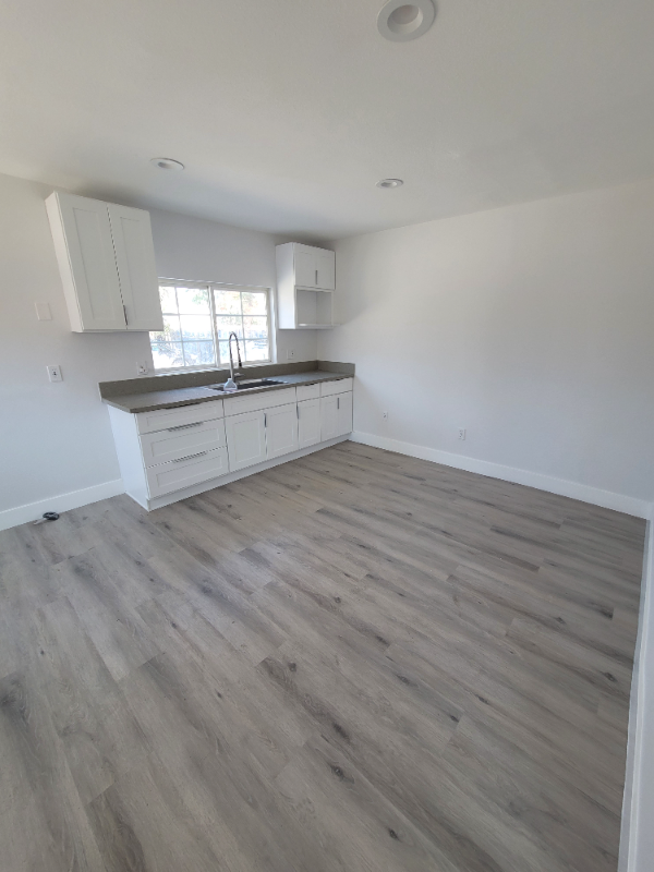 1523 E 1st St - Photo 3 of 11