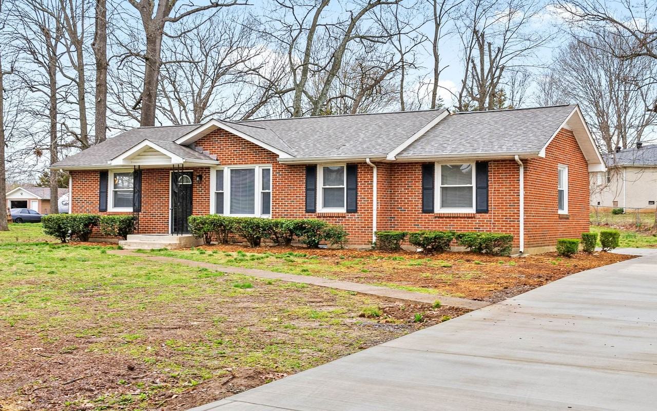 2522 Timberwood Dr - Photo 2 of 28