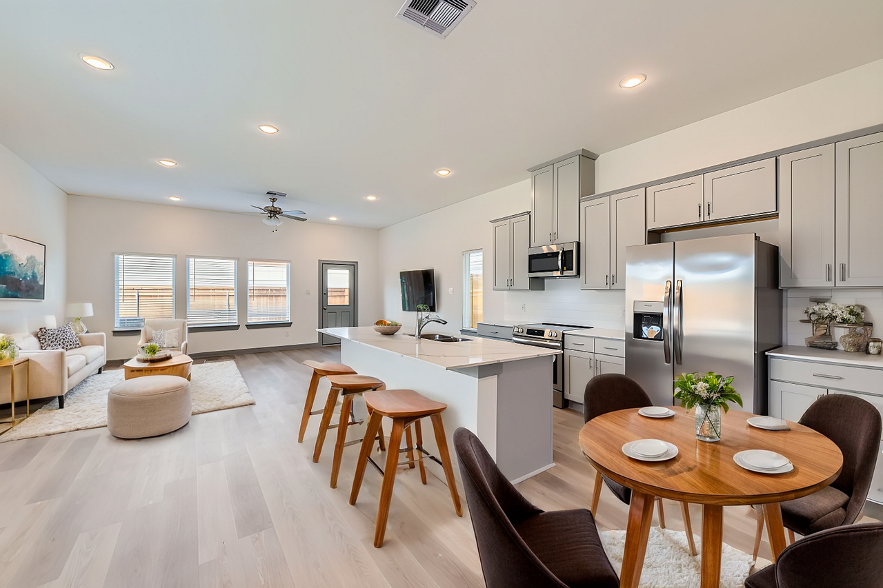 33114 Oak Heights Pl - Photo 2 of 18