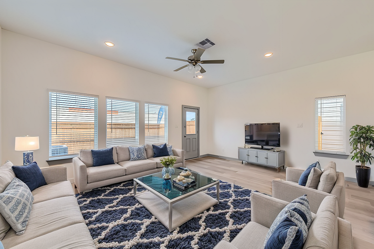 33114 Oak Heights Pl - Photo 3 of 18