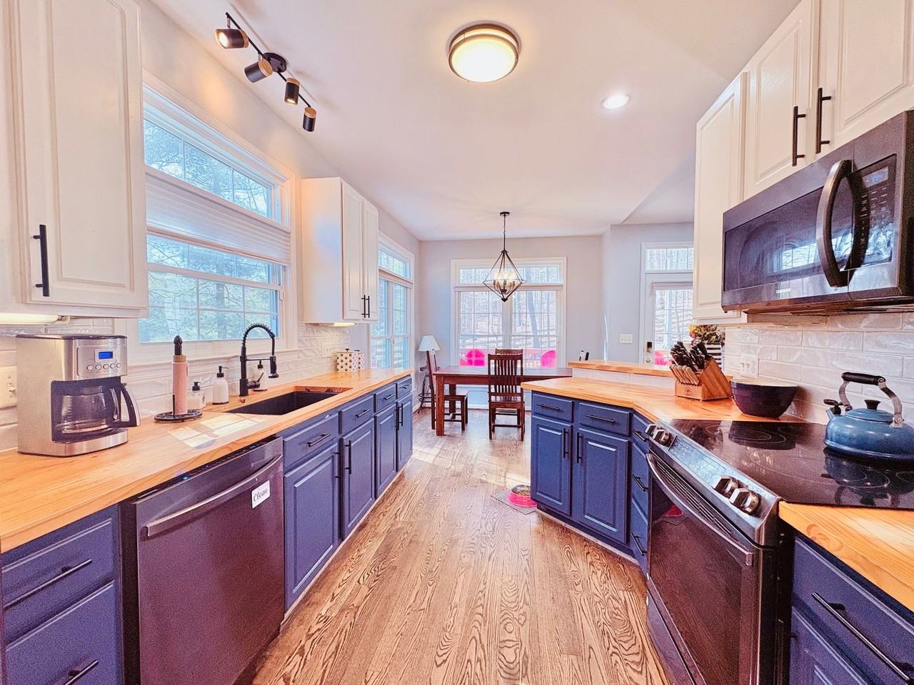 3910 Lynnhaven Ln - Photo 2 of 21