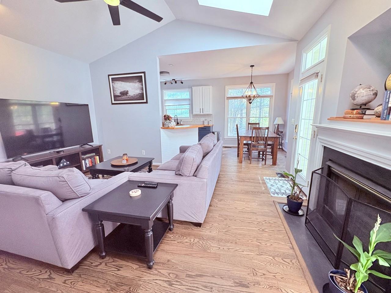 3910 Lynnhaven Ln - Photo 5 of 21