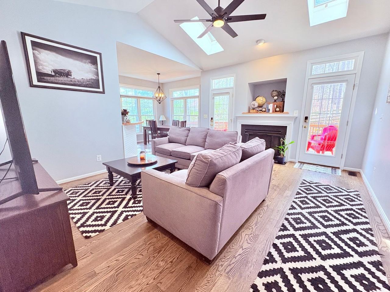 3910 Lynnhaven Ln - Photo 6 of 21