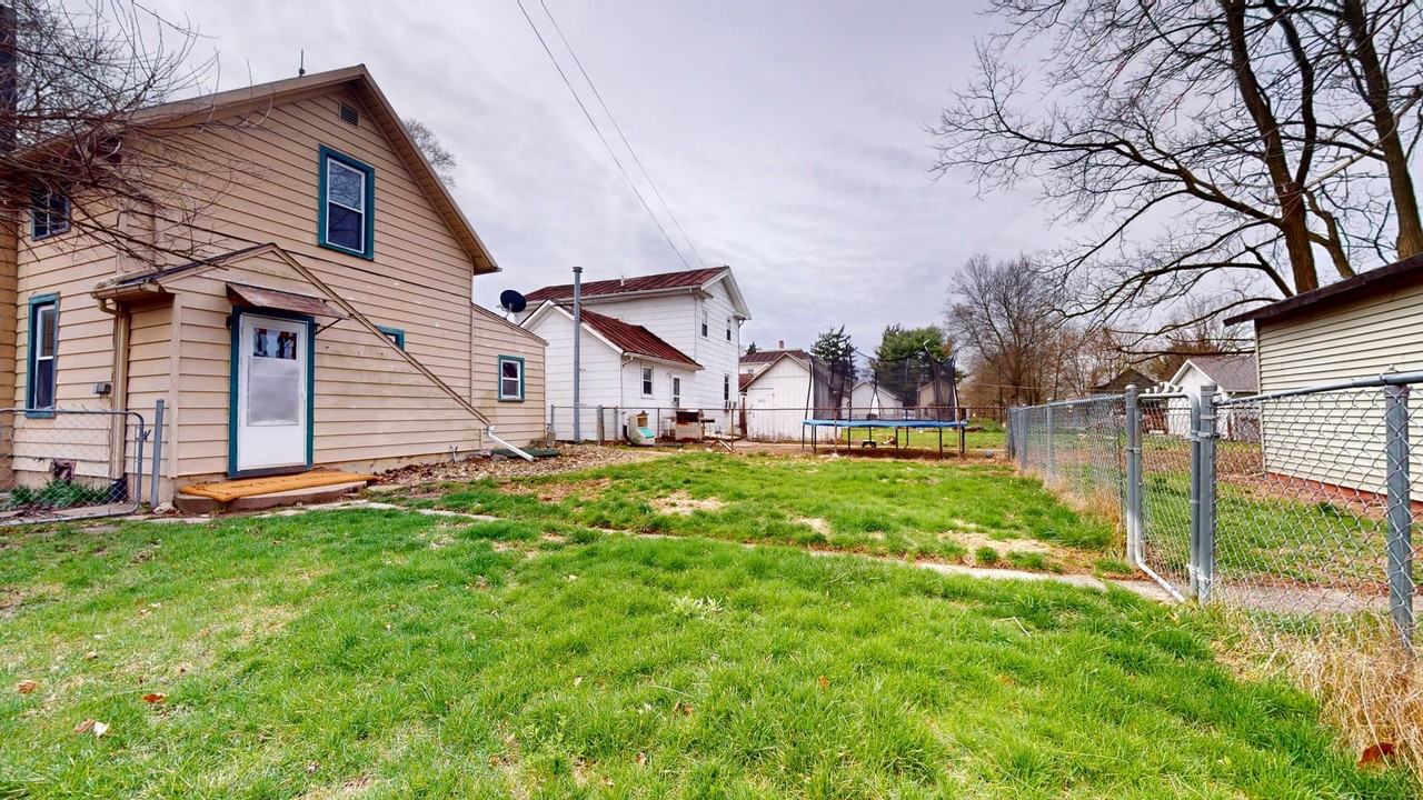 124 Wilson Ave - Photo 2 of 12