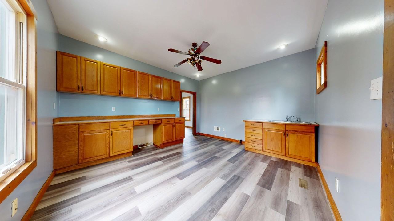 124 Wilson Ave - Photo 3 of 12