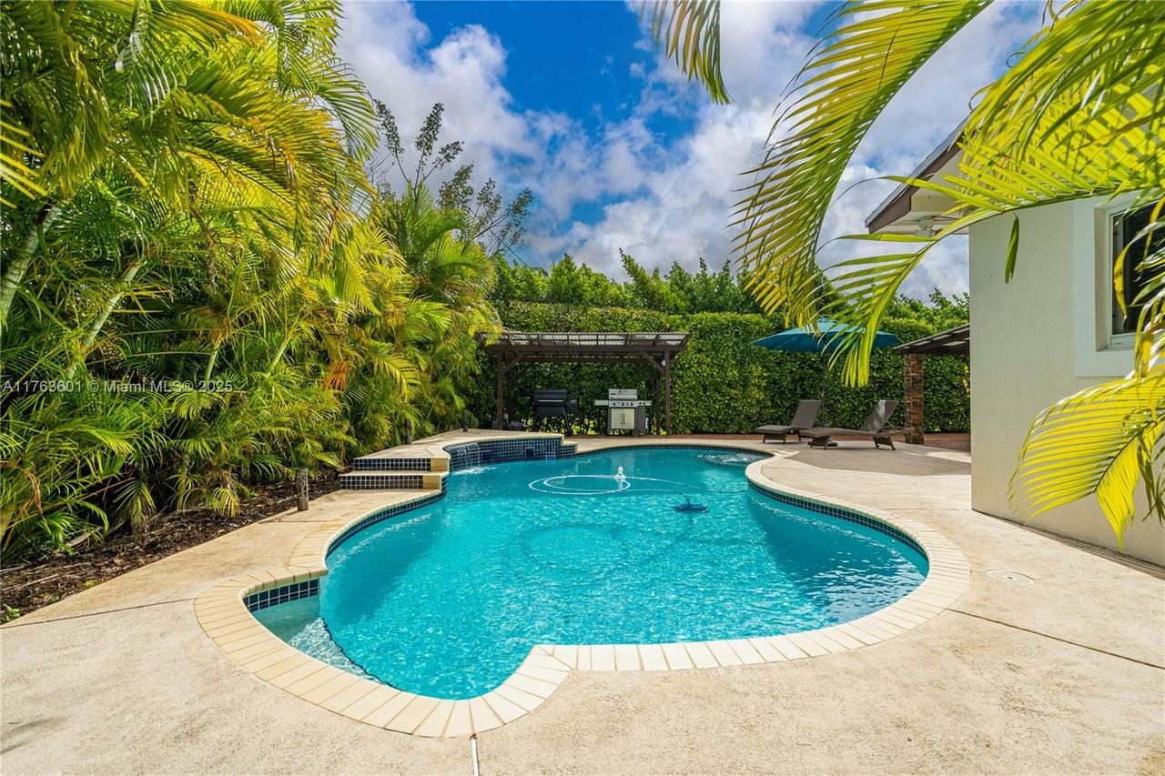 9699 Sw 35th St #NA - Photo 2 of 10