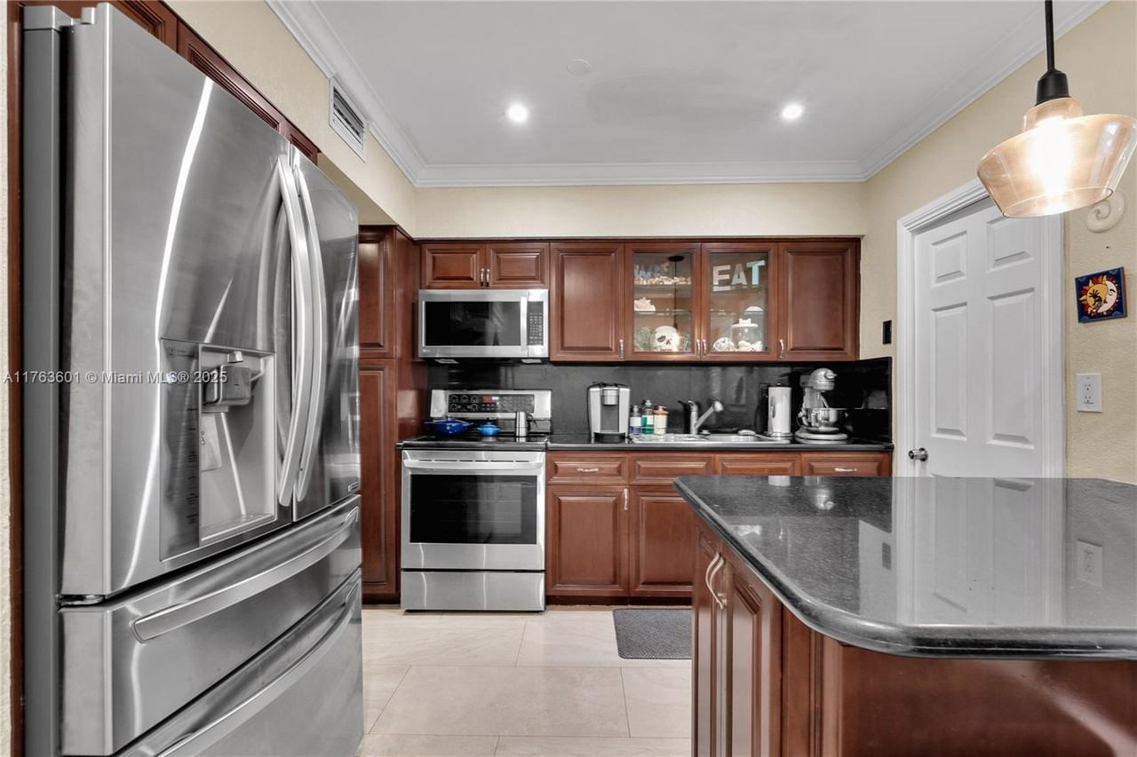 9699 Sw 35th St #NA - Photo 5 of 10