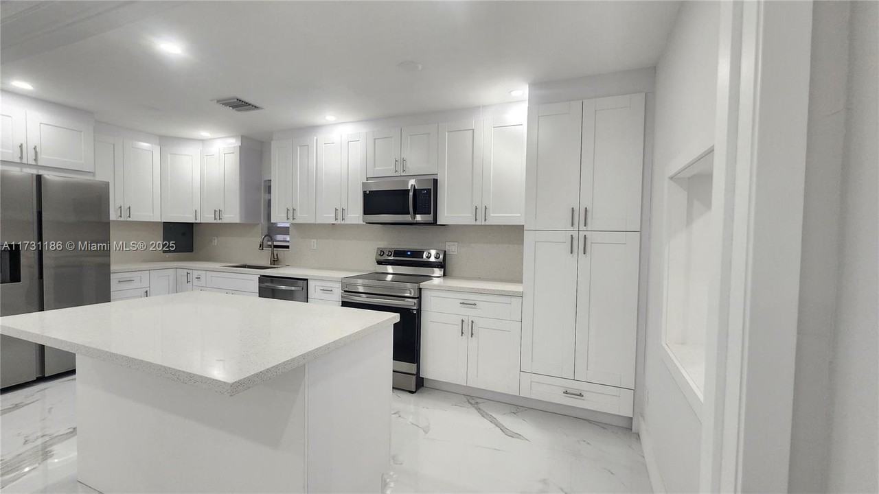 10330 Sw 35th St #NA - Photo 3 of 18