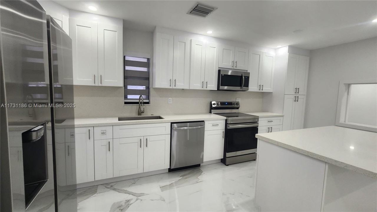 10330 Sw 35th St #NA - Photo 4 of 18