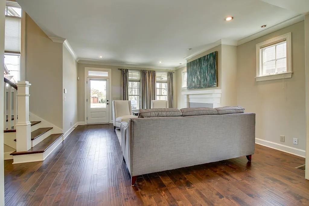 823 Knox Ave #NA - Photo 5 of 33