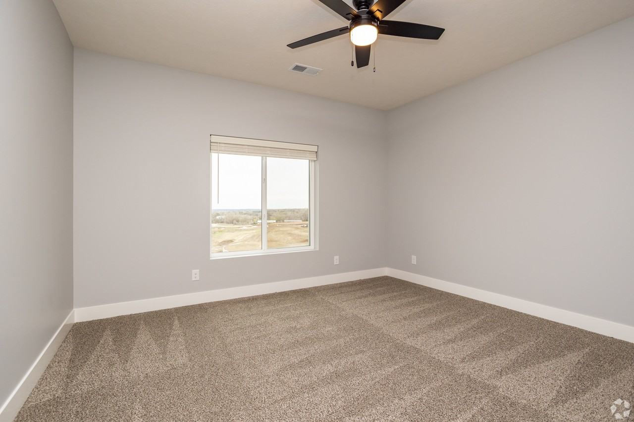 Water's Edge at the Woodlands - Photo 3 of 33