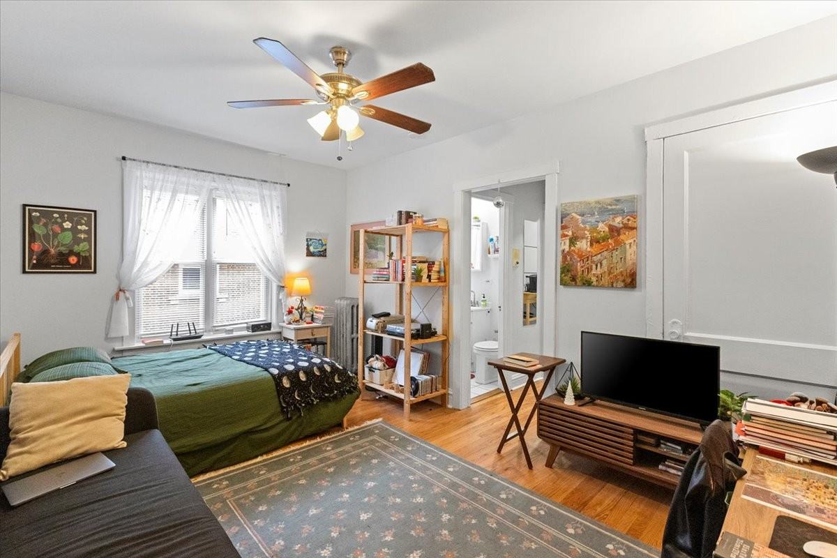 656 W Oakdale Ave #2A