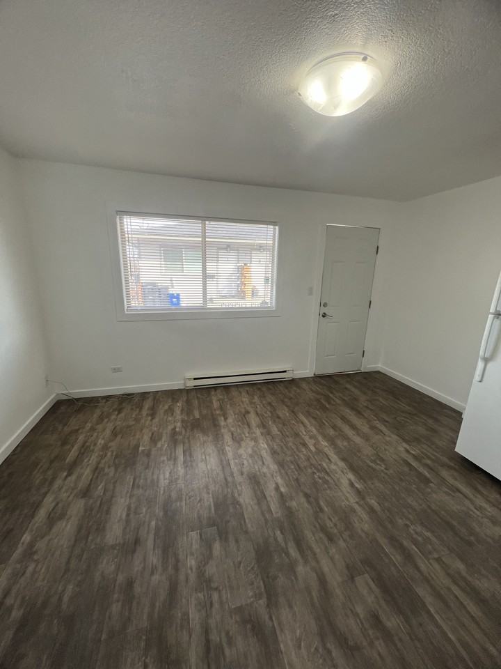 1809 33 Street - 10NEW #10 - Photo 3 of 10