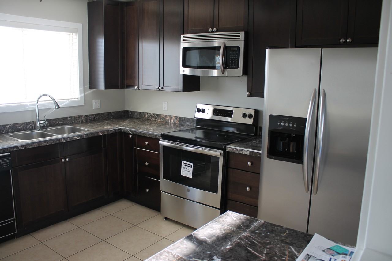 1806 43a Ave - Photo 3 of 13