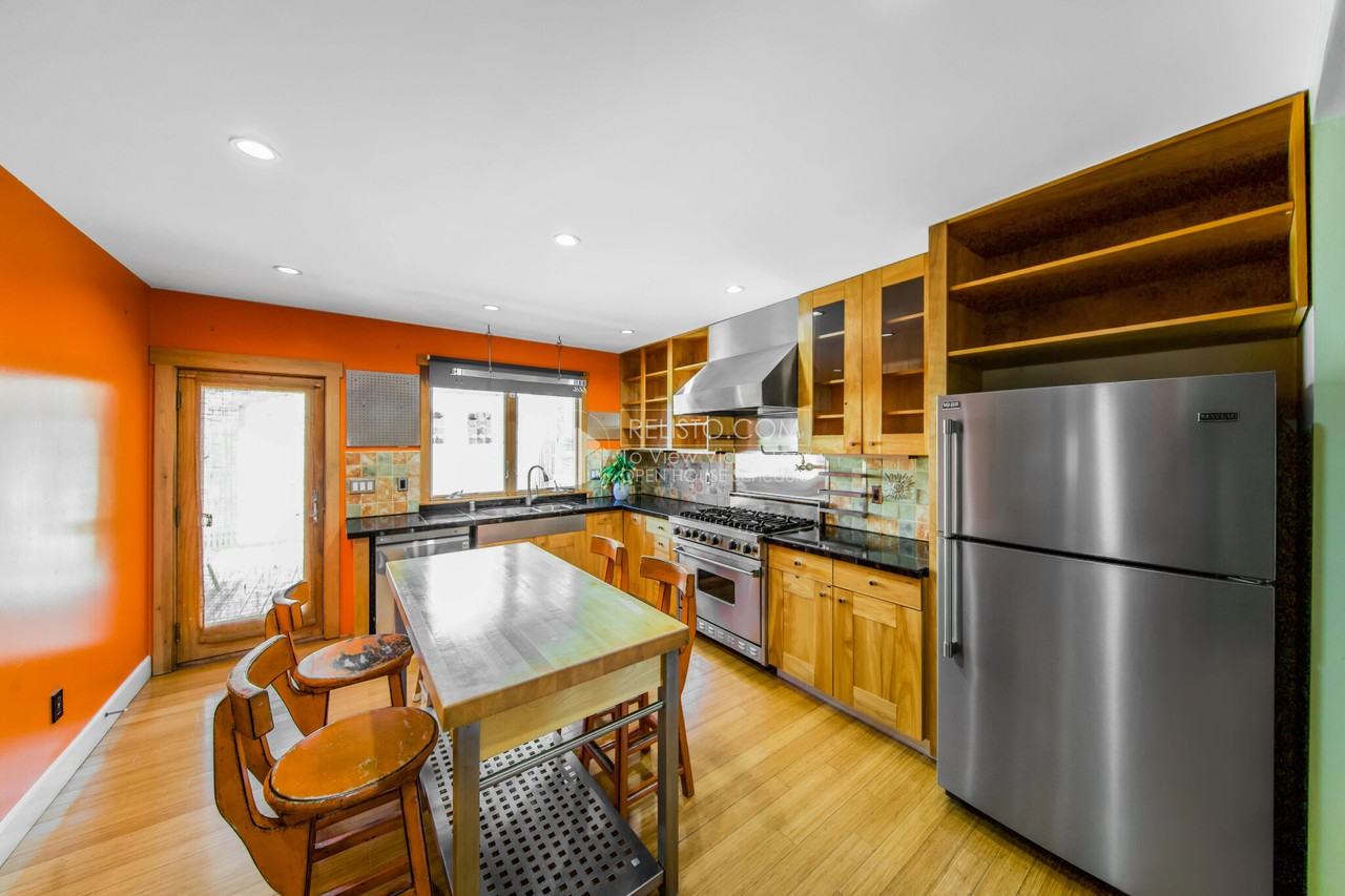 744 Elm St - Photo 3 of 17
