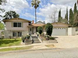 featured image of 2804 La Praix St