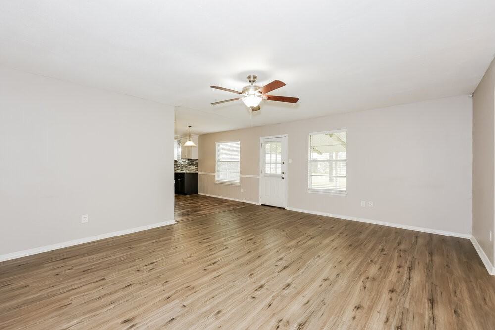 812 Lynne Ln - Photo 3 of 16