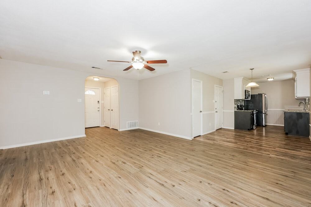 812 Lynne Ln - Photo 4 of 16