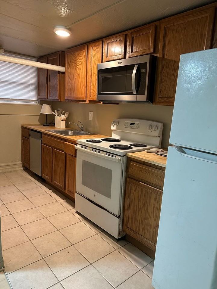 61 Rhode Island Ave - Photo 2 of 9