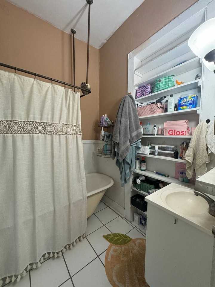 216 E Henry St #B - Photo 5 of 15