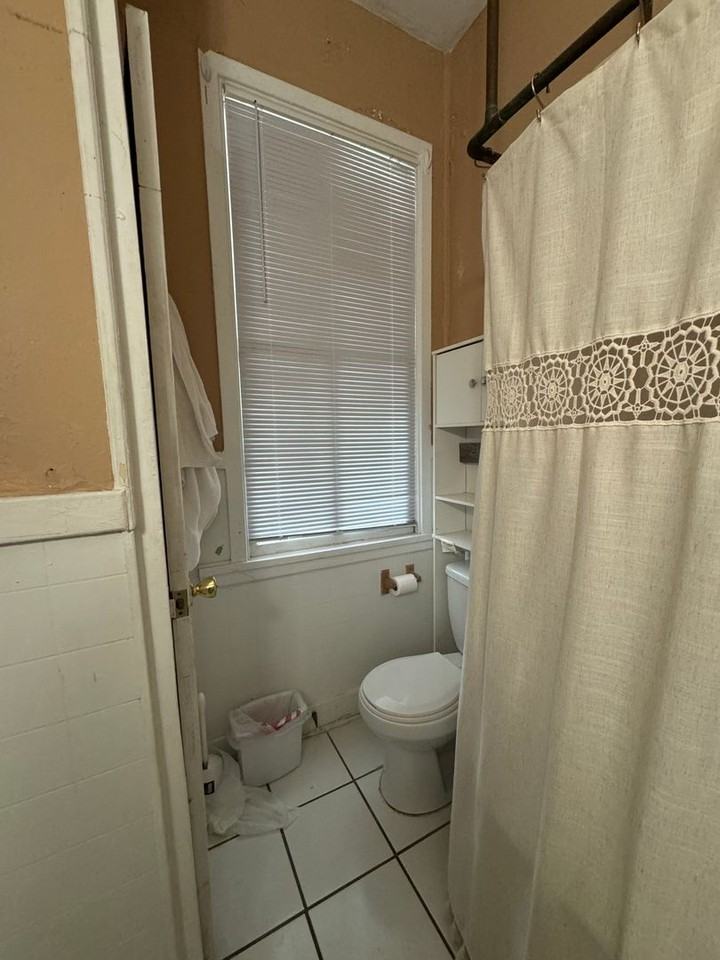 216 E Henry St #B - Photo 6 of 15