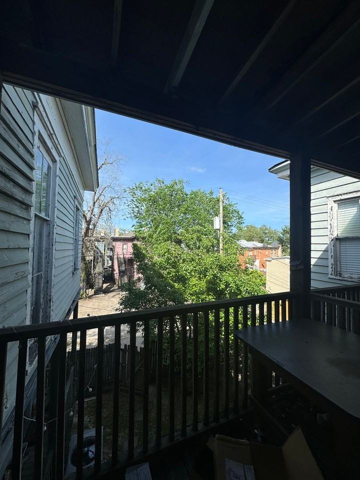 216 E Henry St #B - Photo 7 of 15