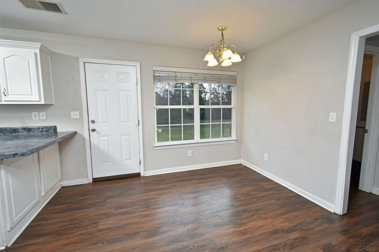 3544 Mutimer Dr - Photo 5 of 22