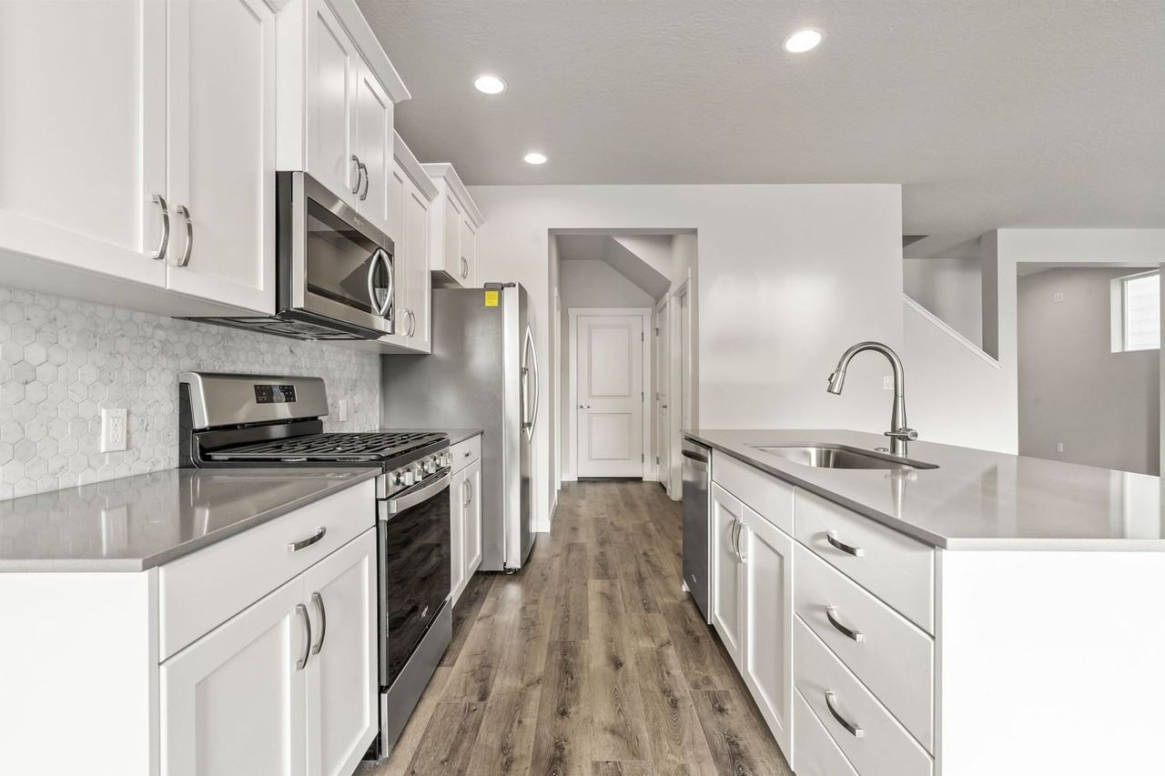 2207 E Danzee Dr - Photo 4 of 19