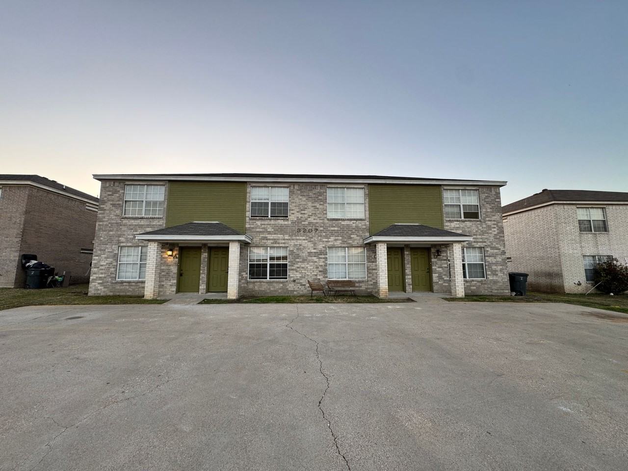 3207 Hereford Lane - Photo 2 of 3