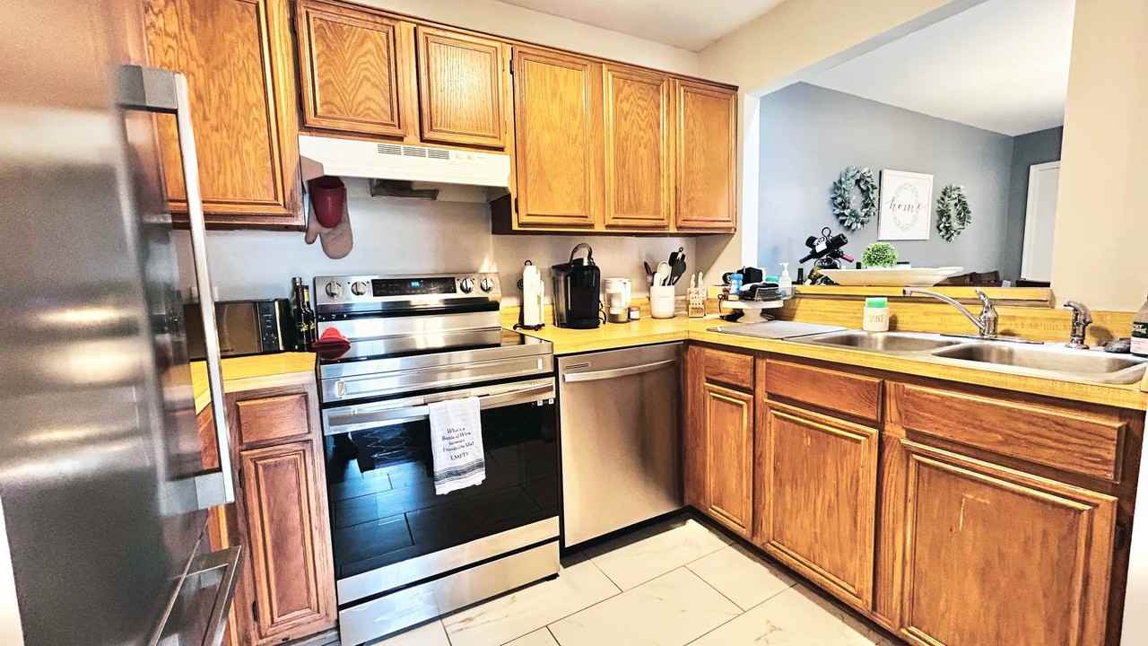 202 Grosvenor Ln #203 - Photo 3 of 10
