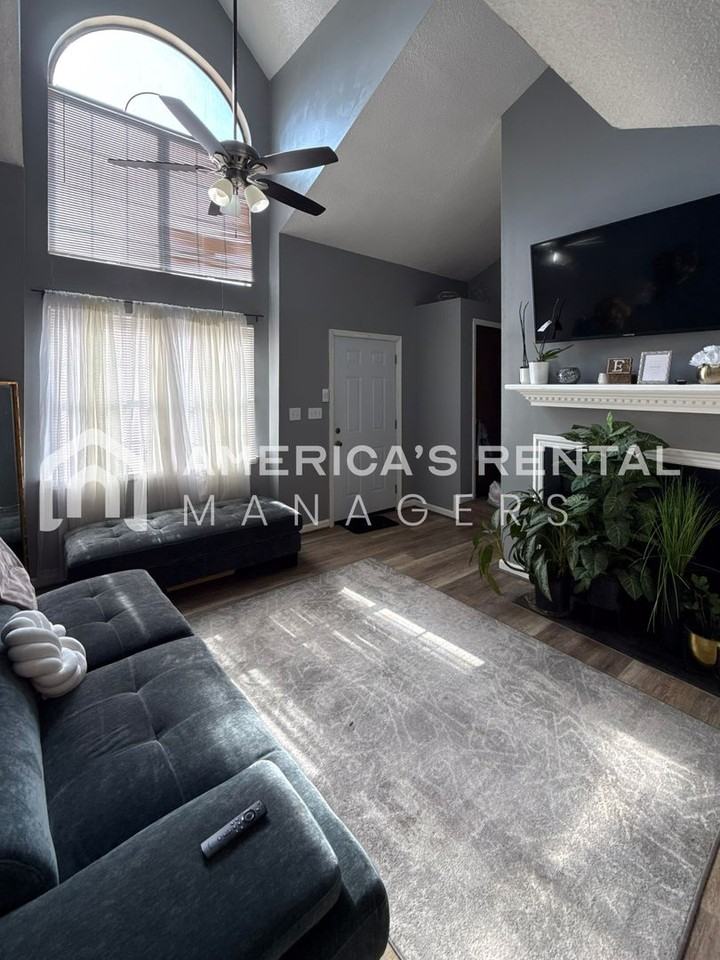 1219 Magnolia Pl - Photo 5 of 23