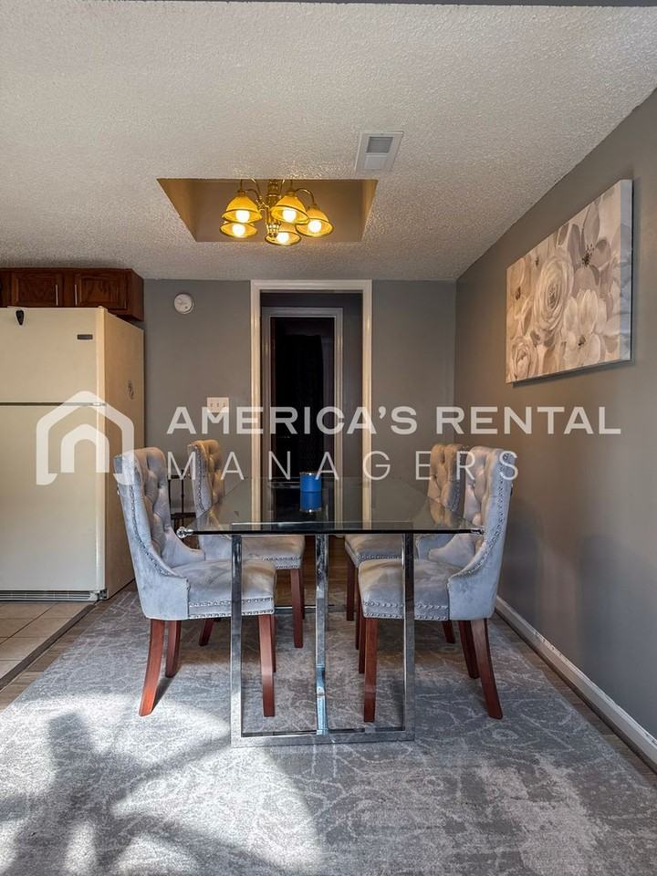 1219 Magnolia Pl - Photo 7 of 23