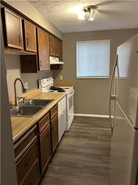 3159 Featherstone Dr - Photo 2 of 21