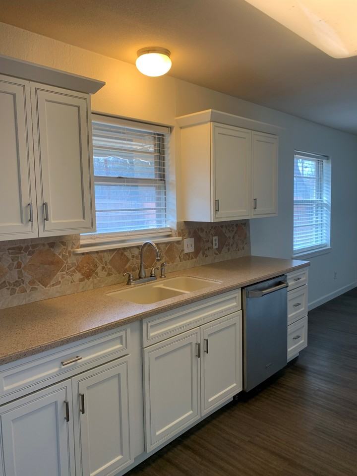 1526 Glenwood Dr #NA - Photo 4 of 17