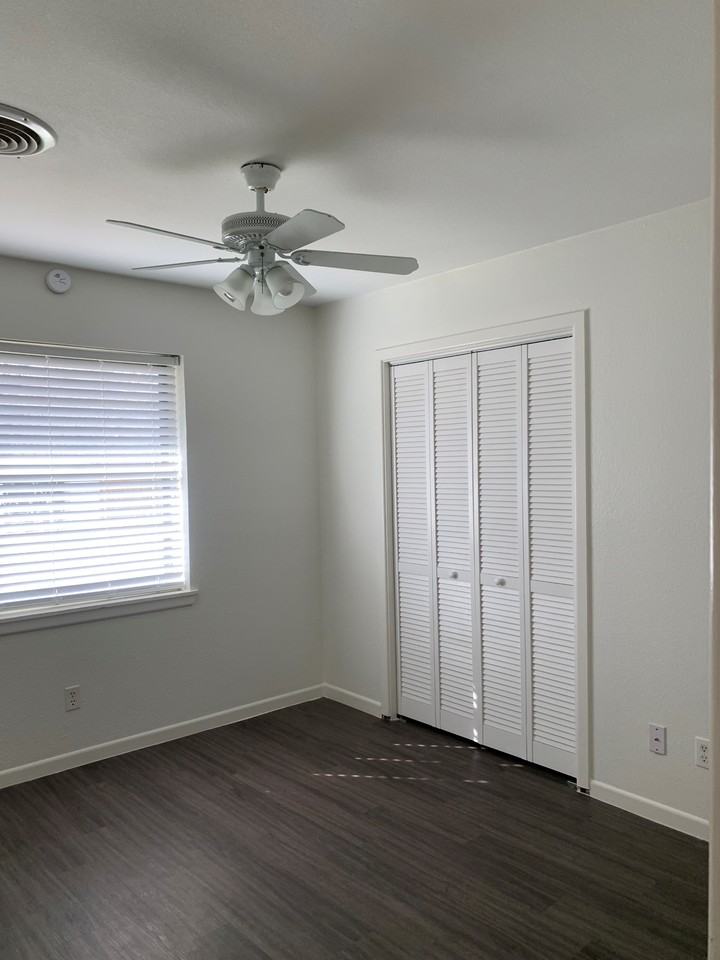 1526 Glenwood Dr #NA - Photo 6 of 17