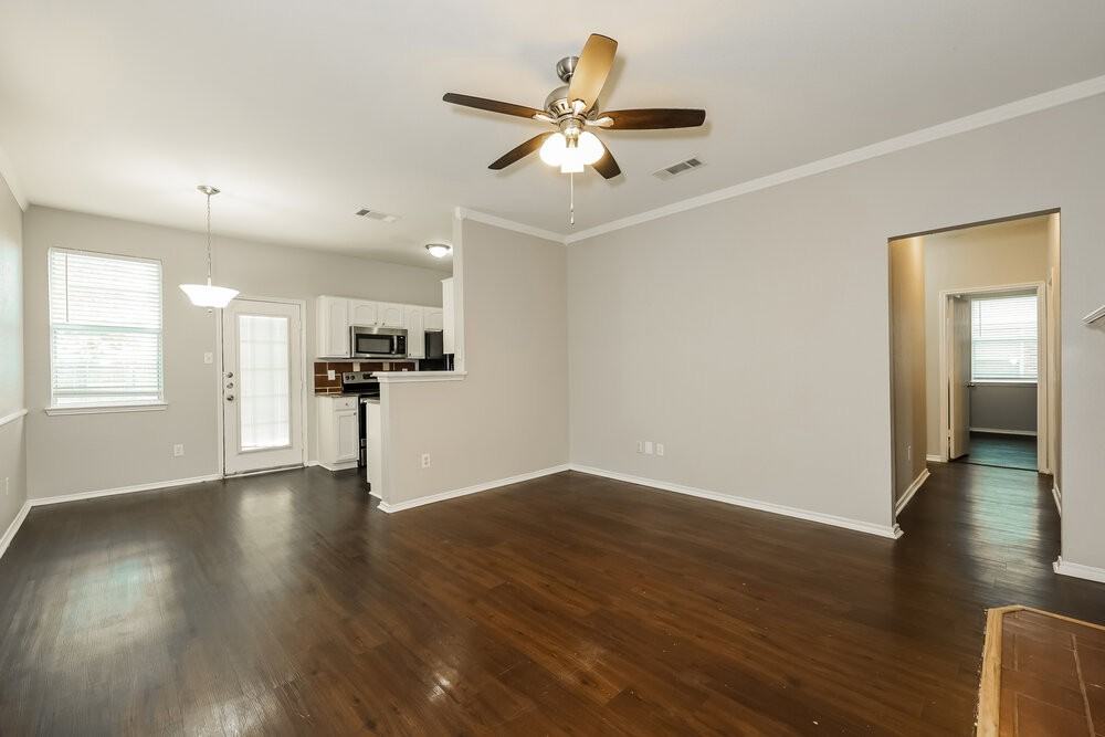 916 Buffalo Springs Dr - Photo 4 of 16