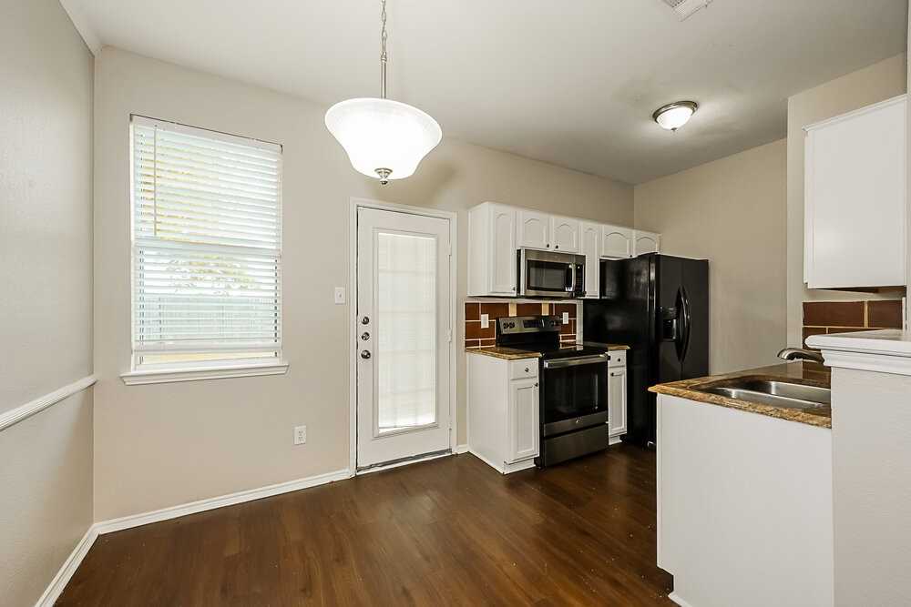 916 Buffalo Springs Dr - Photo 5 of 16