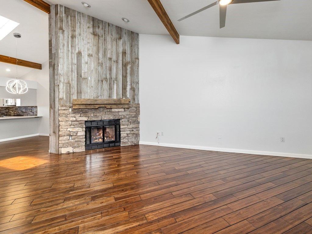 1034 N Bunker Pl - Photo 3 of 9