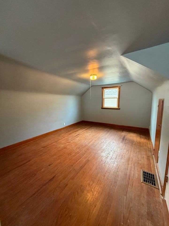 175 Marks Avenue - Photo 5 of 14