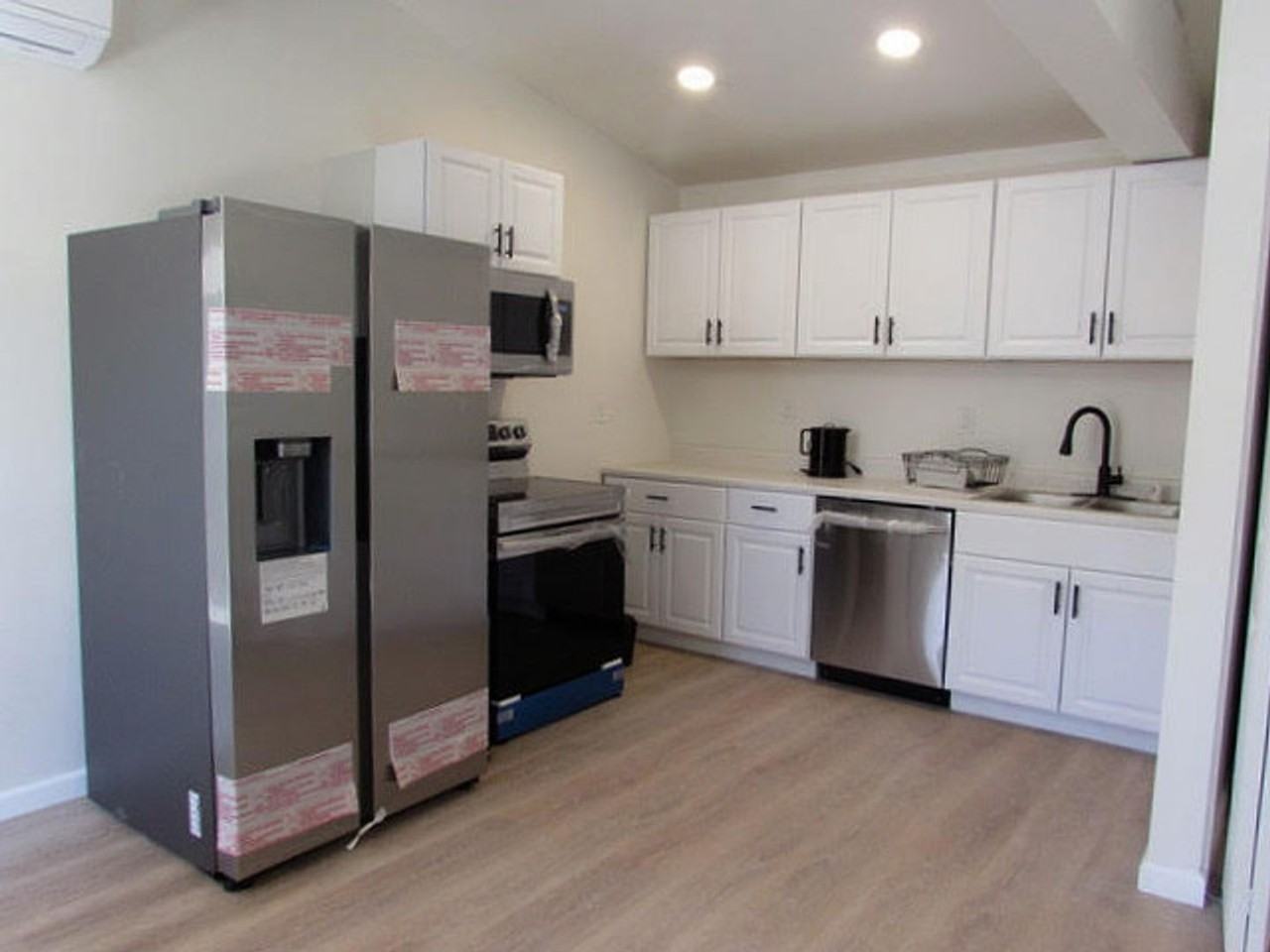 22248 Vanowen St - Photo 5 of 13