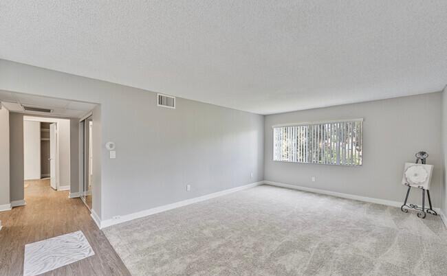 400 N Chapel Ave - Photo 3 of 30