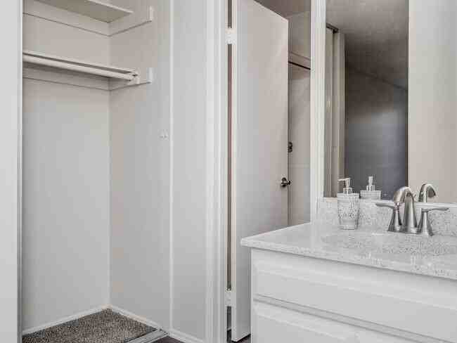 400 N Chapel Ave - Photo 6 of 30