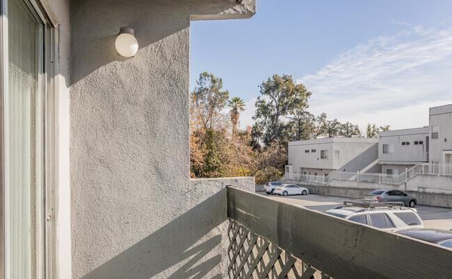 400 N Chapel Ave - Photo 2 of 30