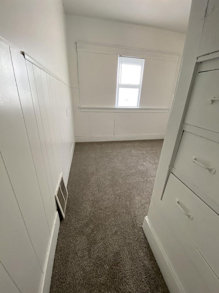 611 W 25Th #1 - Photo 3 of 11