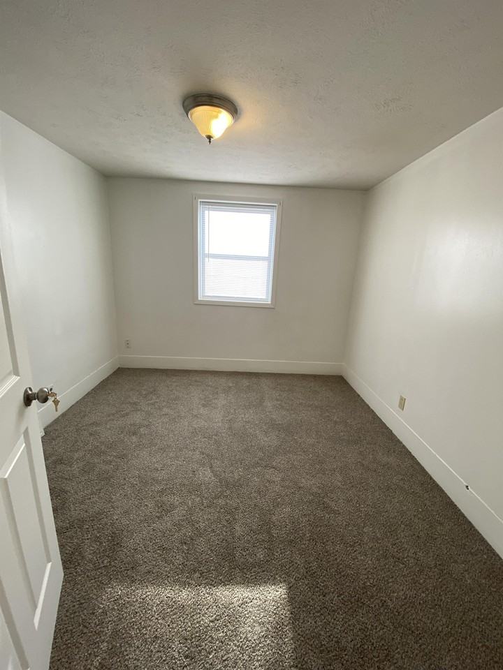 611 W 25Th #1 - Photo 2 of 11