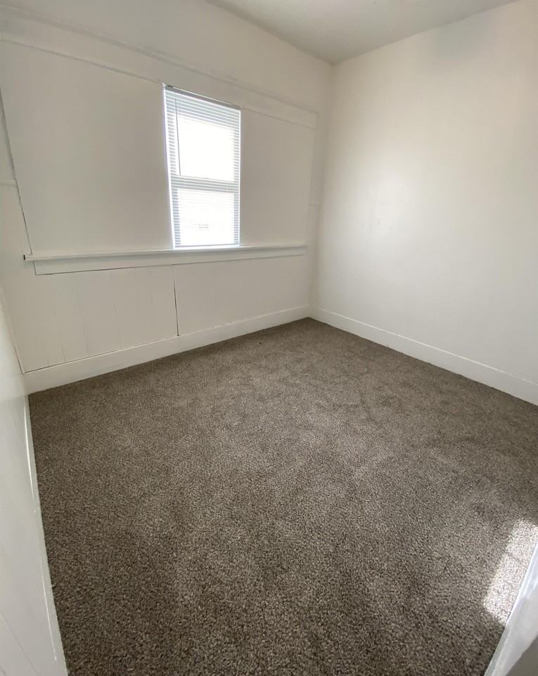 611 W 25Th #1 - Photo 3 of 11