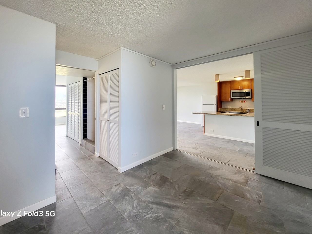 320 Liliuokalani Ave #1504 - Photo 6 of 25