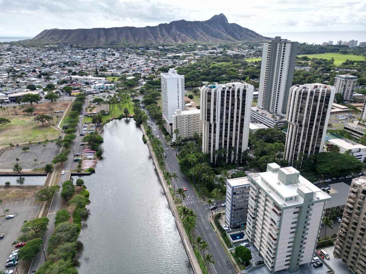 320 Liliuokalani Ave #1504 - Photo 5 of 25